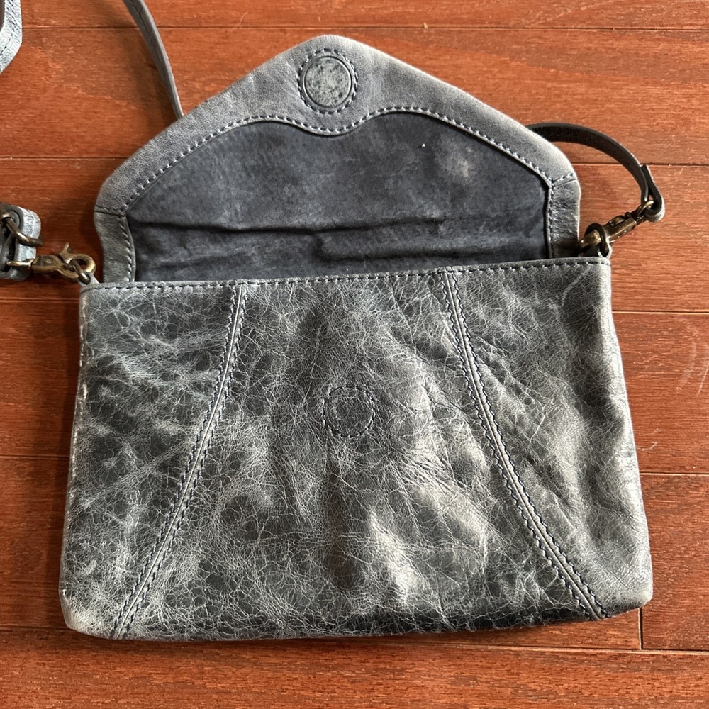 Ellington Blue Leather Distressed Crossbody AND Wristlet Bag 6x10 - Picture 3 of 9